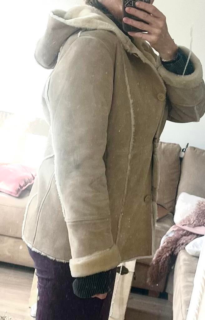 Vroom en Dreesman Suède jas, Ophalen of Verzenden, Zo goed als nieuw, Maat 42/44 (L), Beige