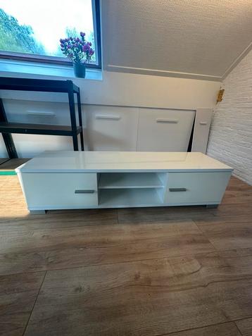 Tv kast meubel goede staat beschikbaar voor biedingen
