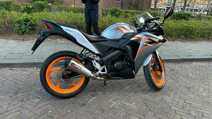 Nette Honda CBR125R 2011, Motoren, Motoren | Honda, Particulier, Sport, 12 t/m 35 kW, 1 cilinder, Minimaal motorrijbewijs A1, Sportuitlaat