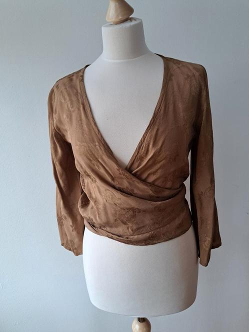 Overslag/strik top met jacquard motief, Kleding | Dames, Tops, Zo goed als nieuw, Maat 38/40 (M), Bruin, Lange mouw, Ophalen of Verzenden
