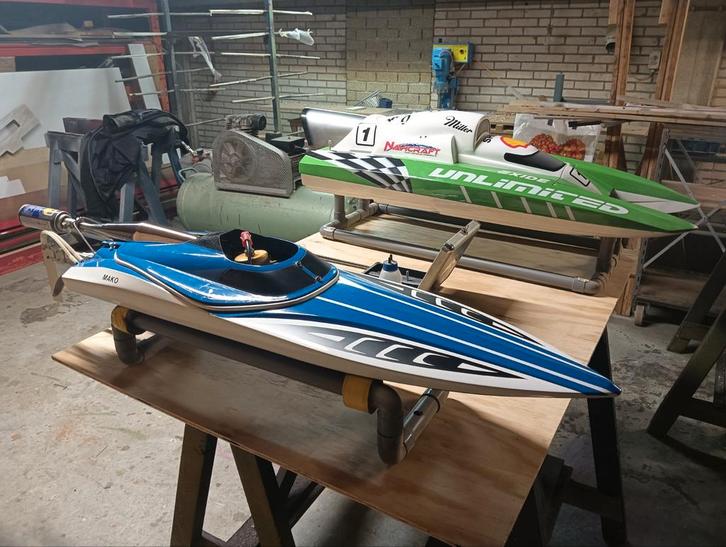 Power boat 300pum zenoah, Hobby en Vrije tijd, Modelbouw | Boten en Schepen, Ophalen