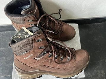 LOWA heren schoenen, maat 45. Nieuw. beschikbaar voor biedingen