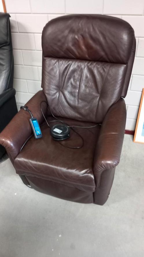 Lederen Relaxfauteuil met Massagefunctie, Huis en Inrichting, Fauteuils, Gebruikt, Leer, 75 tot 100 cm, 75 tot 100 cm, Ophalen of Verzenden