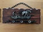 Vintage Sleutelplankjes met Decoratie ploeg met paarden, Ophalen of Verzenden, Gebruikt