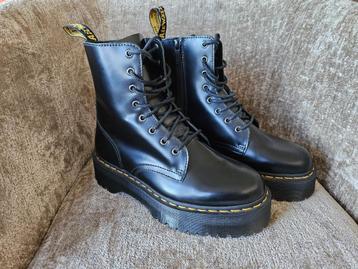 Dr. Martens Jadon