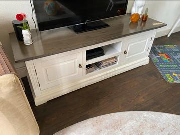 Tv meubel/kast landelijk wit beschikbaar voor biedingen