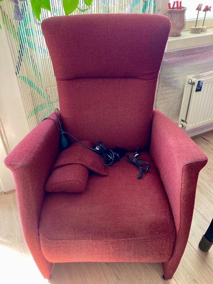 Luxe relax en staop  van Prominent 3 jr oud donker rode stof, Huis en Inrichting, Fauteuils, Zo goed als nieuw, Stof, 50 tot 75 cm