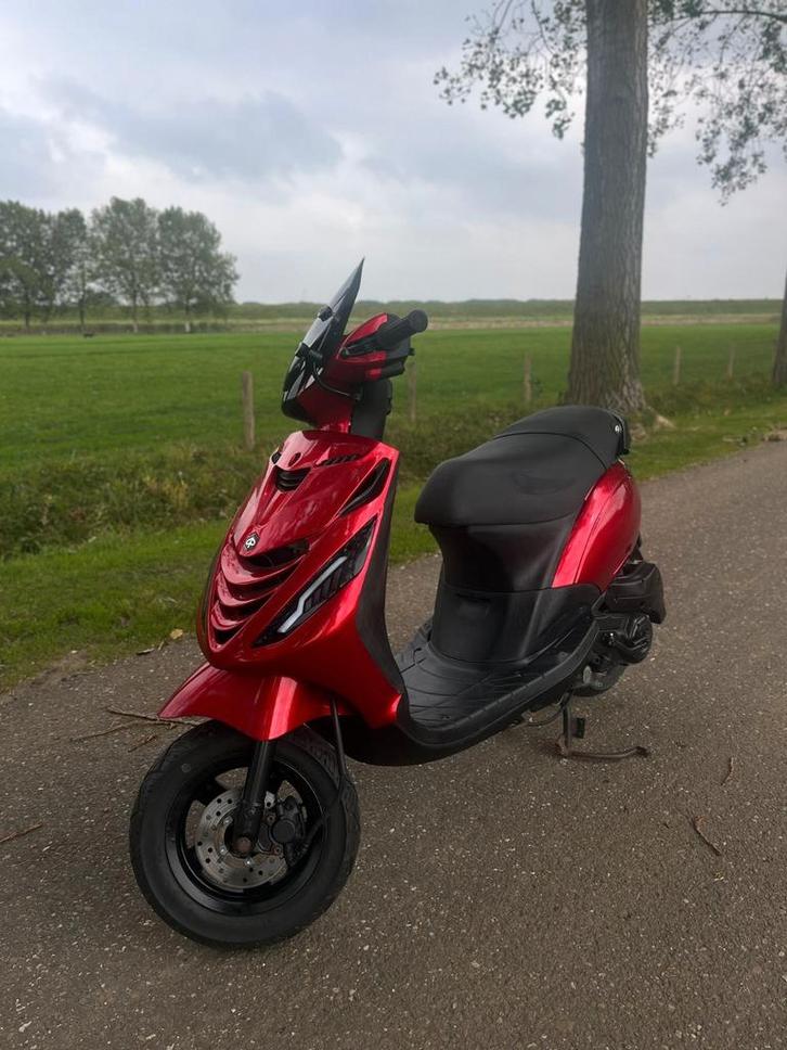 Mooie Piaggio zip, Fietsen en Brommers, Scooters | Piaggio, Zo goed als nieuw, Zip, Benzine, Ophalen of Verzenden