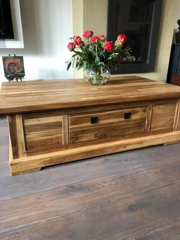 Salontafel beschikbaar voor biedingen