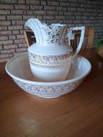 Mooie oude waskom met waterkan., Ophalen