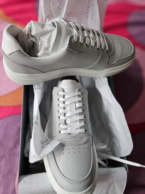 Uniseks leren zomer sneaker €209 nu €75 , zachtgrijs maat 41, Kleding | Dames, Sportkleding, Nieuw, Overige typen, Maat 42/44 (L)