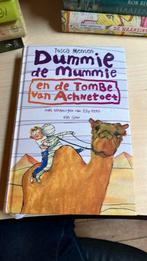 Tosca Menten - Dummie de mummie en de tombe van Achnetoet, Ophalen of Verzenden, Zo goed als nieuw, Tosca Menten