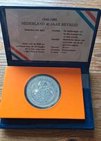 Penning 40 jaar bevrijding 1945-1985 3 koninginnen in mapje, Ophalen of Verzenden, Nederland