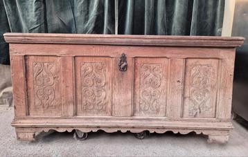 Antieke Eiken Dekenkist met gesmeed hang en sluitwerk  beschikbaar voor biedingen