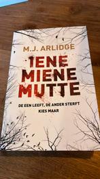 M.J.Arlidge, Iens miene mutte, Ophalen of Verzenden, Zo goed als nieuw