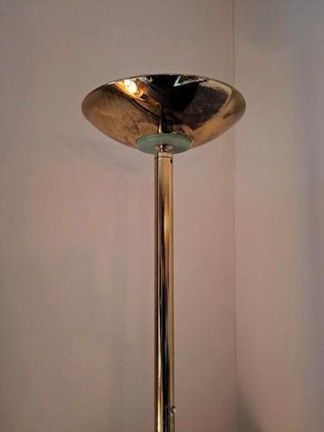 Gouden vloerlamp beschikbaar voor biedingen