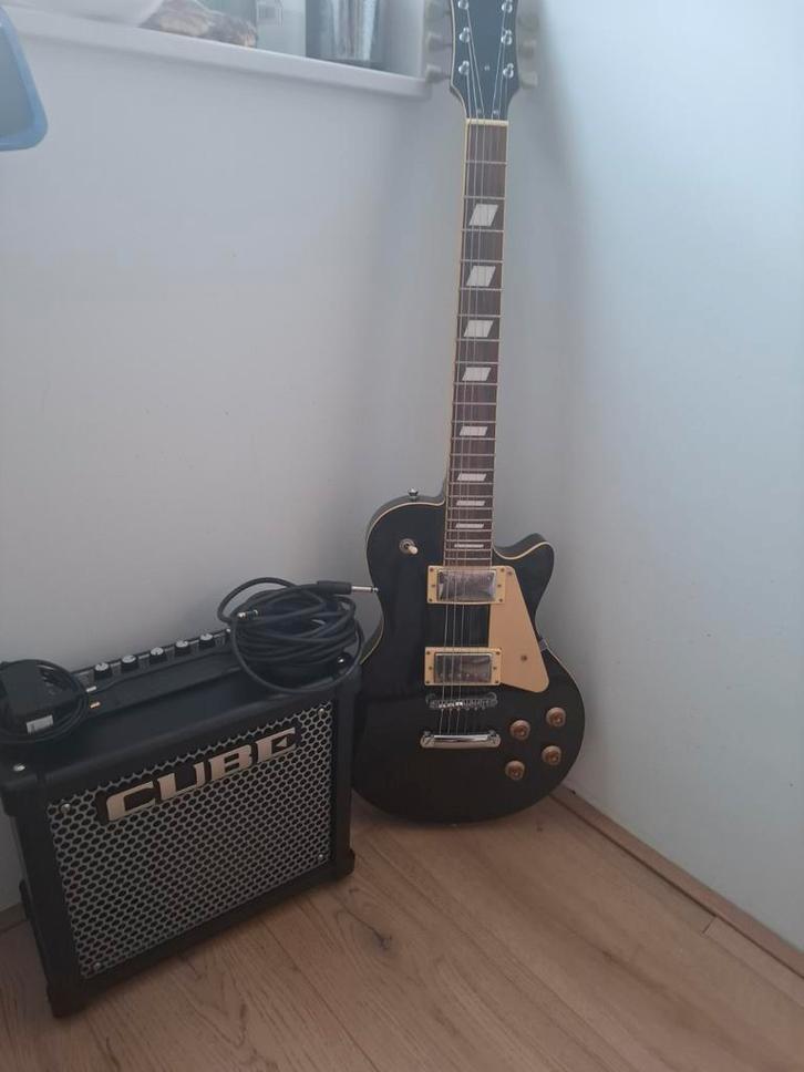 Stagg Elektrische Gitaar + CUBE 10gx Versterker, Muziek en Instrumenten, Snaarinstrumenten | Gitaren | Elektrisch, Gebruikt, Solid body