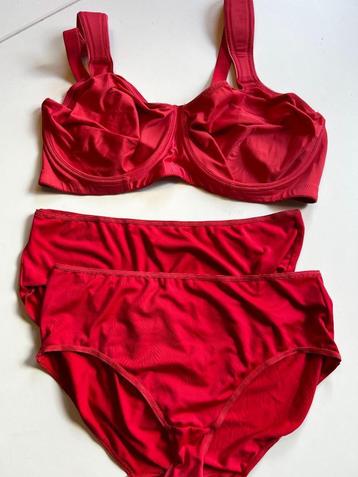 Coral kleurige T-shirt bh (100 D) met 2 slips (L) beschikbaar voor biedingen