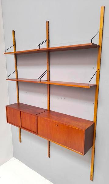 Vintage jaren 60 Deens teak Royal System modulaire kast beschikbaar voor biedingen