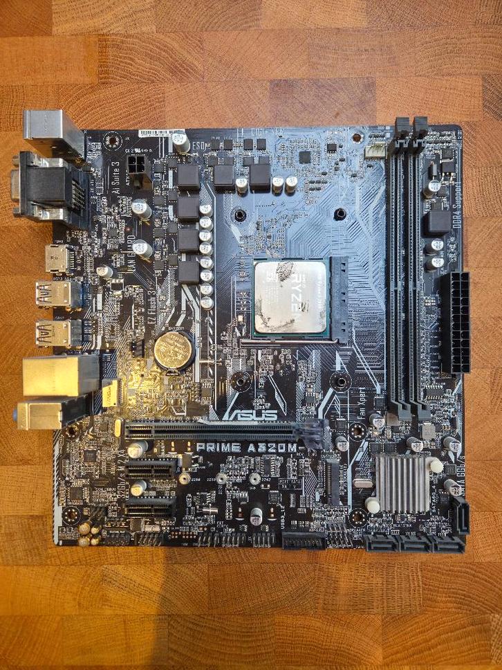 Asus PRIME A320M-K moederbord met AMD Ryzen 5 2600 processor, Computers en Software, Moederborden, Zo goed als nieuw, AMD, DDR4