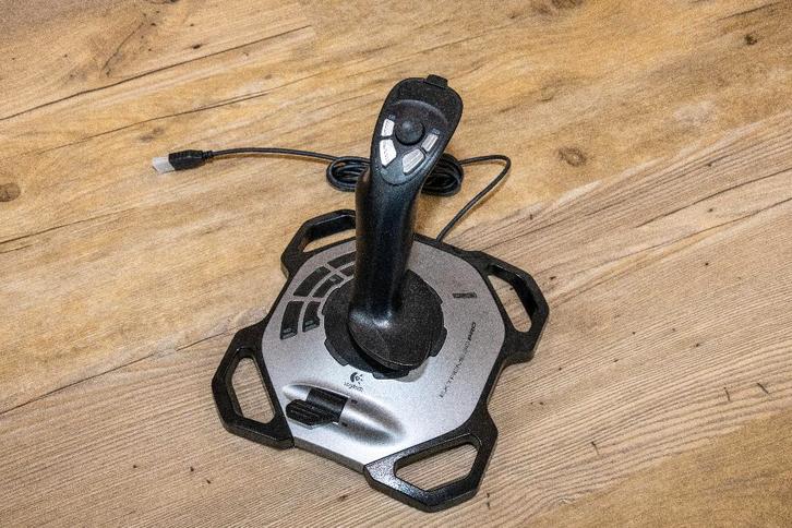 Logitech Extreme 3D Pro joystick – weinig gebruikt, Computers en Software, Joysticks, Zo goed als nieuw, Ophalen of Verzenden