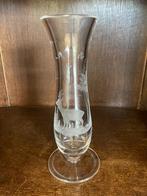 Kristallen vaas op voet met afbeelding van hert in het bos, Antiek en Kunst, Ophalen of Verzenden