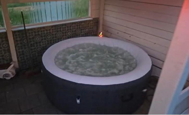 Jacuzzi lazy spa, Tuin en Terras, Bubbelbaden en Hottubs, Zo goed als nieuw, Afdekzeil, Ophalen