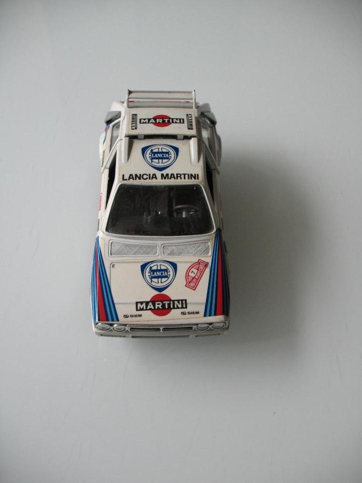 Bburago Lancia Delta S4 Rally Martini, Hobby en Vrije tijd, Modelauto's | 1:24, Zo goed als nieuw, Auto, Bburago, Ophalen of Verzenden