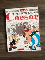 Asterix ( en Obelix ) Het geschenk van Caesar, Ophalen of Verzenden, Zo goed als nieuw, René Goscinny & Albert Uderzo, Eén stripboek