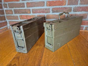 Twee originele stalen MG34 / MG42 / MG53 Munitiekisten. 
 beschikbaar voor biedingen