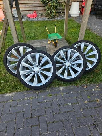 Tesla S 21 inch Turbine velgen  met banden  beschikbaar voor biedingen