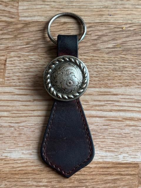 oud postbode insigne / koper met leer, Verzamelen, Merken en Reclamevoorwerpen, Gebruikt, Gebruiksvoorwerp, Ophalen of Verzenden