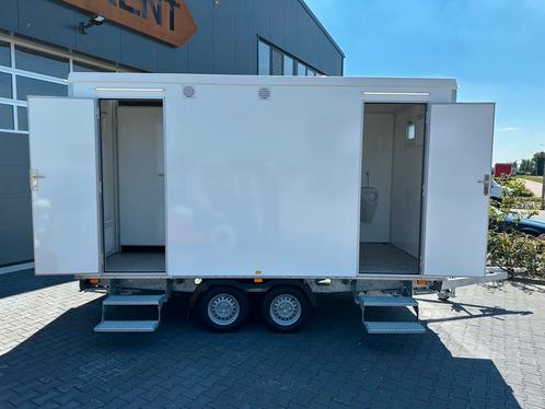 Te koop uit voorraad nieuwe 2-1-2 en 3-1-3 luxe wc wagens, Hobby en Vrije tijd, Feestartikelen | Verhuur, Nieuw, Overige, Ophalen