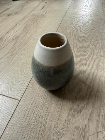 Mini vaasje 12cm hoog beschikbaar voor biedingen