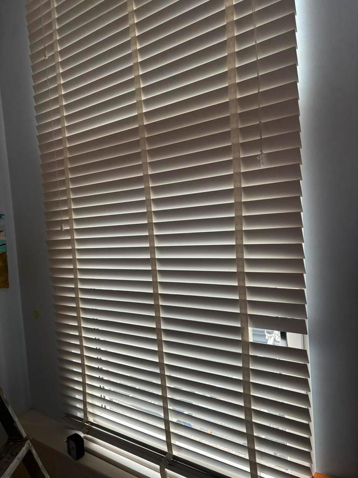 Houten witte jaloezie, Huis en Inrichting, Stoffering | Gordijnen en Lamellen, Zo goed als nieuw, 200 cm of meer, 100 tot 150 cm