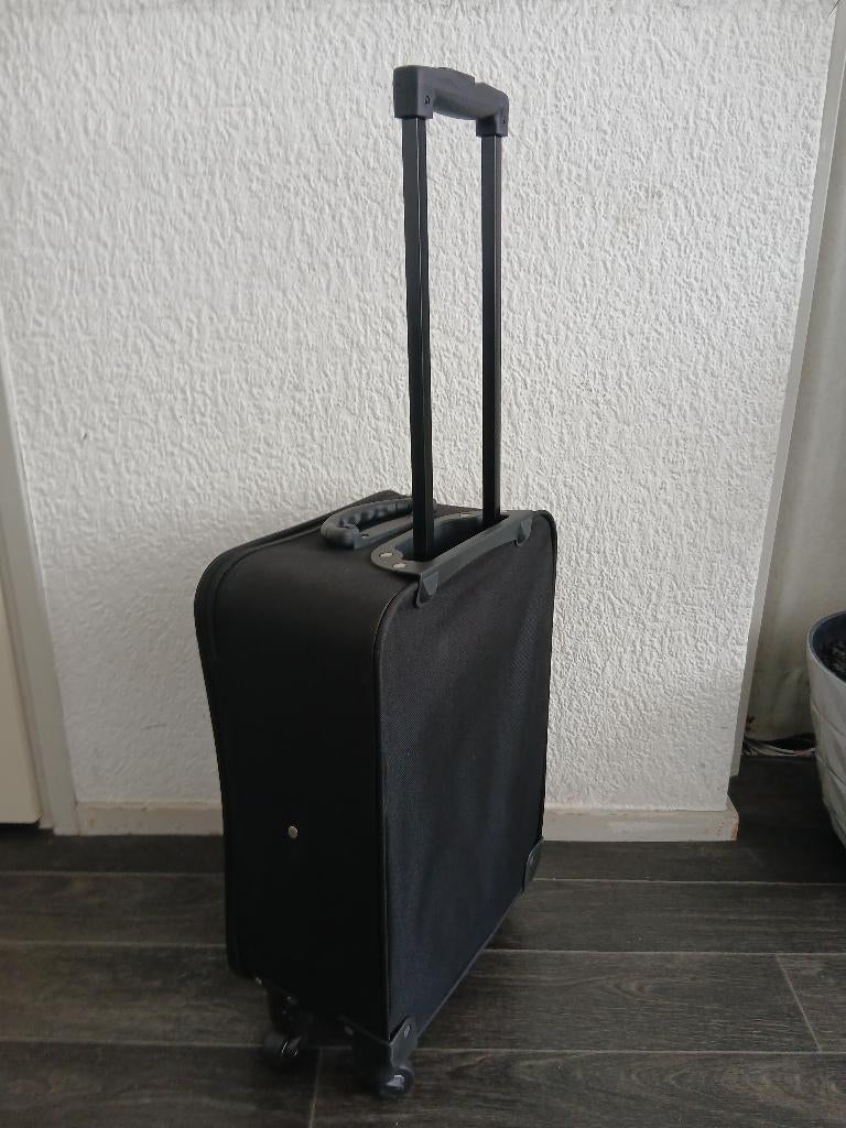 Handbagage koffer Nieuw kleur zwart met 4 wielen, Sieraden, Tassen en Uiterlijk, Koffers, Overige materialen, Nieuw, Minder dan 50 cm