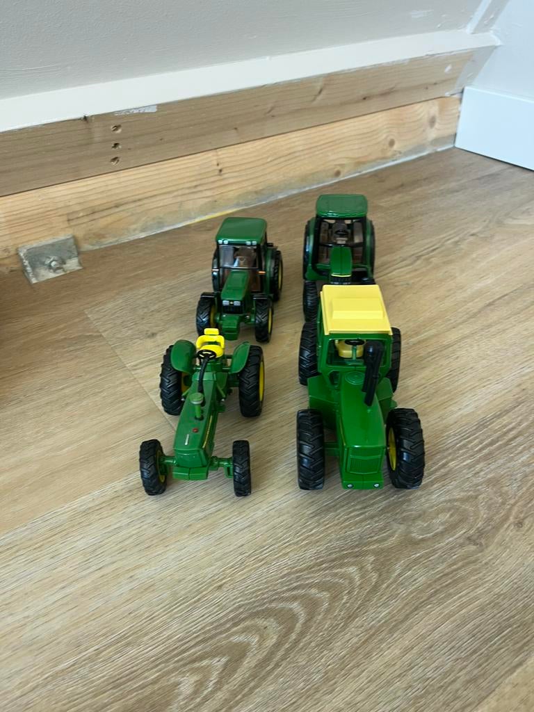 Britains en ERTL John Deere, Hobby en Vrije tijd, Modelauto's | 1:32, Ophalen of Verzenden, Zo goed als nieuw, Tractor of Landbouw