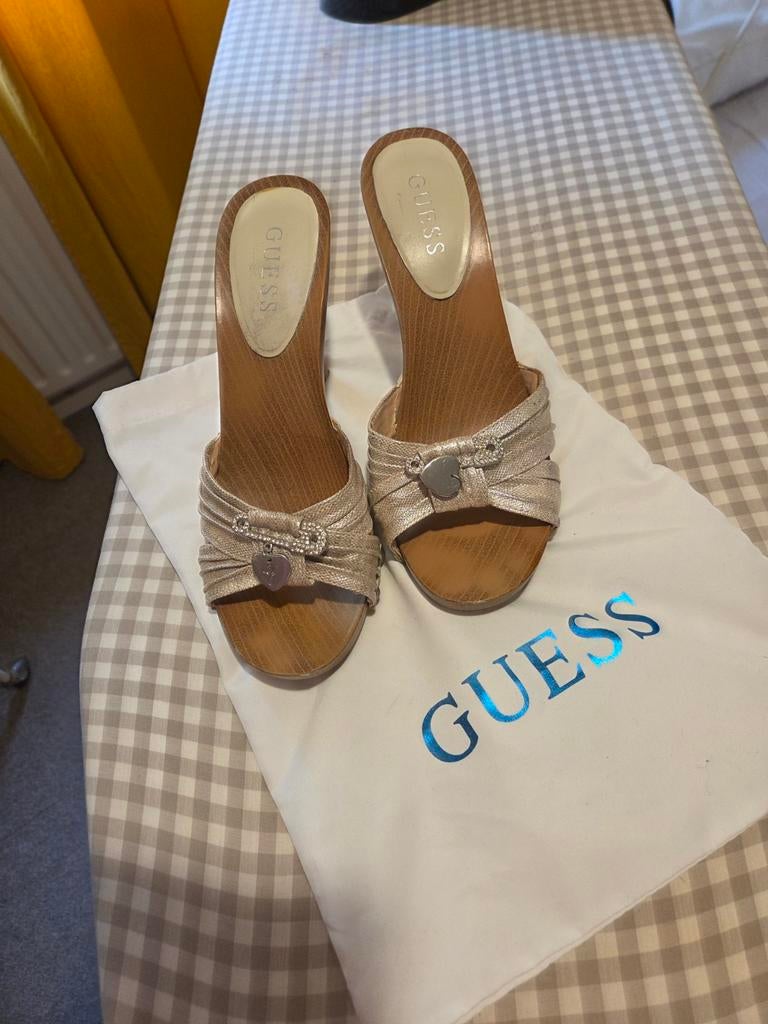 Guess muiltje, Kleding | Dames, Schoenen, Ophalen of Verzenden, Gedragen, Zwart, Sandalen of Muiltjes