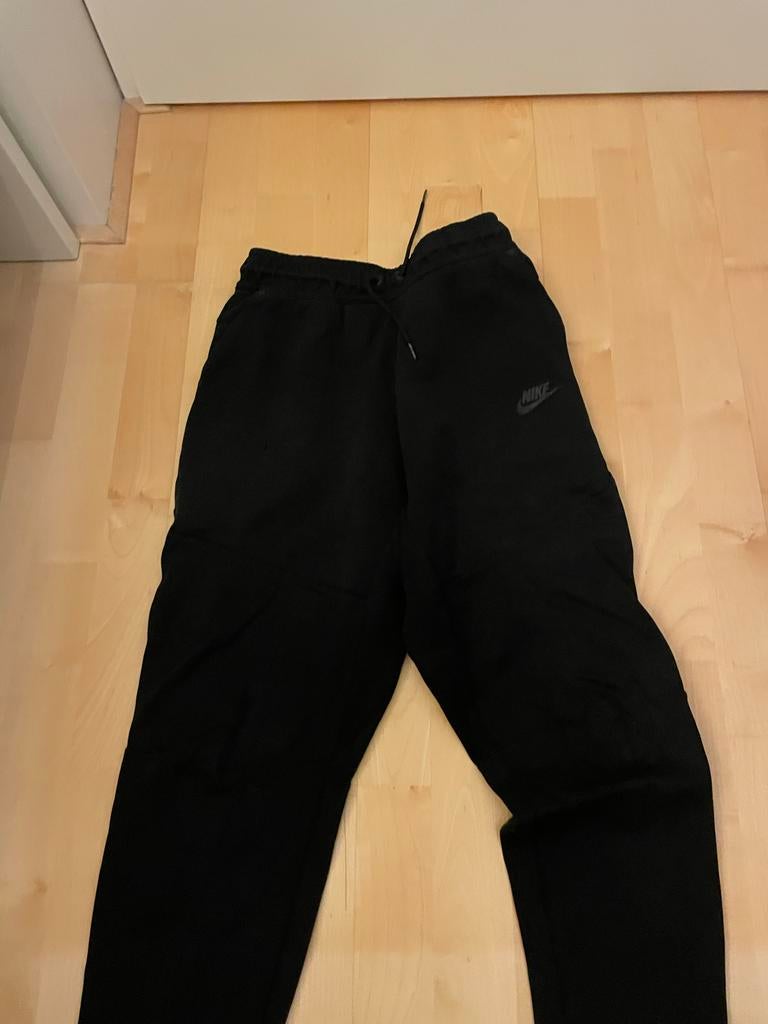 Nike Tech Fleece Joggingbroek Zwart, Kleding | Heren, Broeken en Pantalons, Gedragen, Overige maten, Zwart, Ophalen of Verzenden