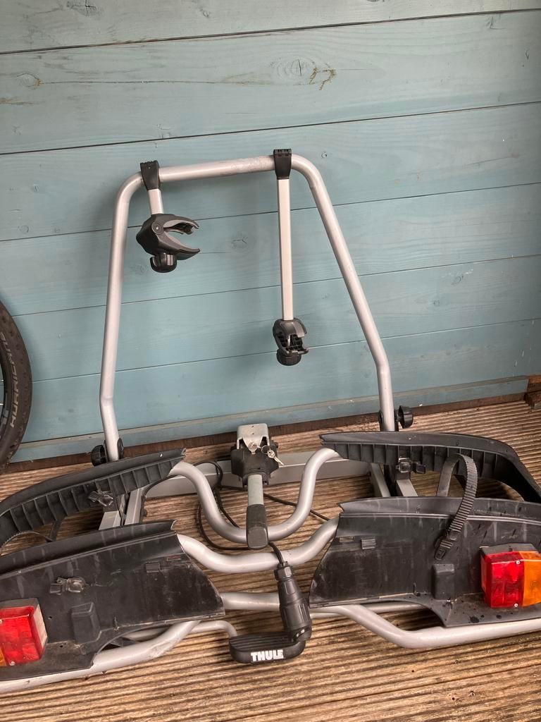 Thule fietsendrager kantelbaar ook voor elektrische fietsen, Auto diversen, Fietsendragers, Ophalen, Gebruikt, 2 fietsen, Trekhaakdrager