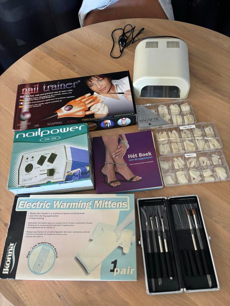 Diverse benodigdheden nagelstyliste, Ophalen of Verzenden, Gebruikt, Meerdere media, Persoonlijke verzorging
