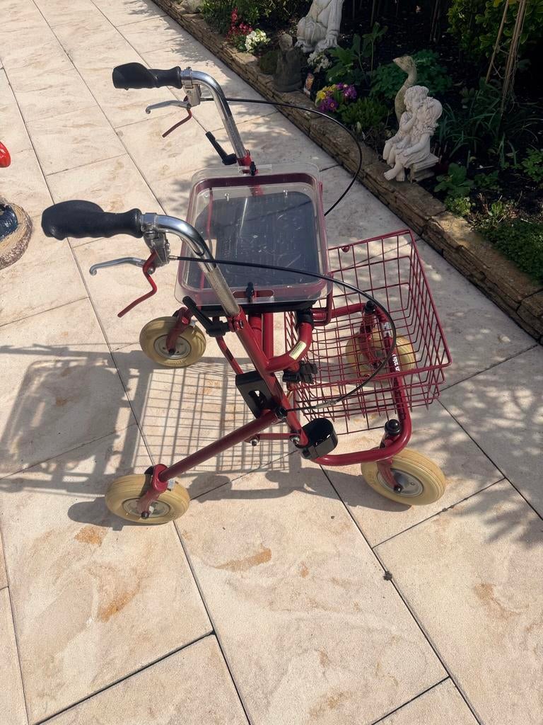 Rollator opklapbaar weinig gebruikt met mandje en zitje, Ophalen, Gebruikt