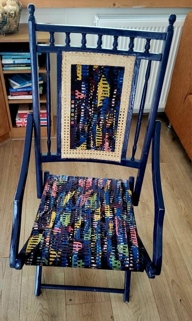 Unieke Klapstoel met Kleurrijke Bekleding en Rotan, Ophalen, Gebruikt, Blauw, Eclectisch, Uniek, Vintage