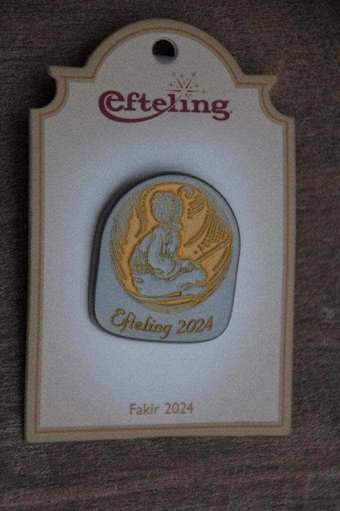 efteling pin  jaar pin 2024 fakir, Ophalen of Verzenden, Nieuw, Button of Speldje