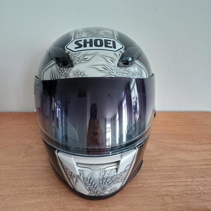 Shoei helm maat S - Zwart met gedetailleerd design, Motoren, Kleding | Motorhelmen, Dames, Heren, Integraalhelm, S, Shoei, Tweedehands