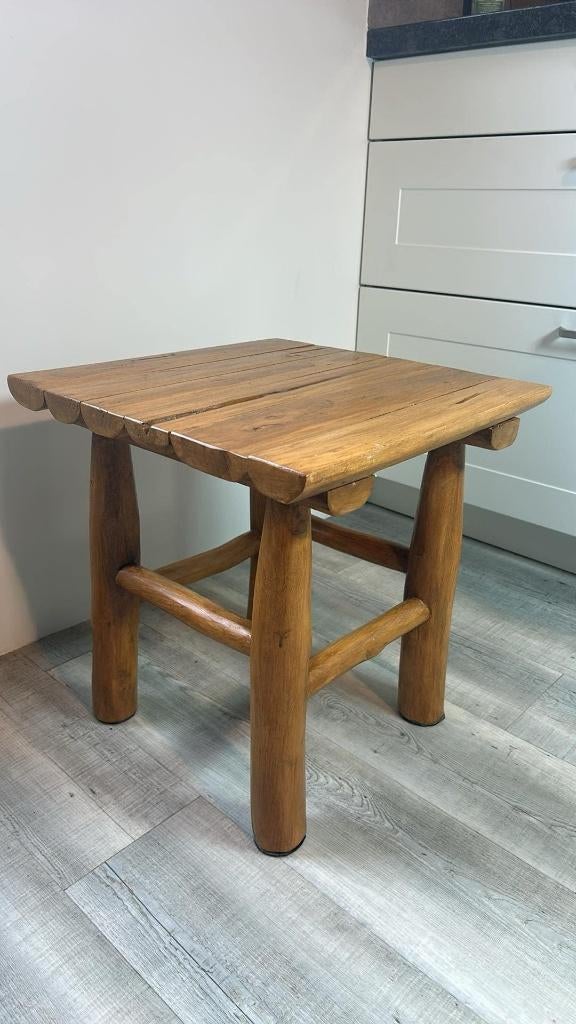 Vintage houten tafeltje – stoer vierkant model, Minder dan 55 cm, Vierkant, Zo goed als nieuw, Hout