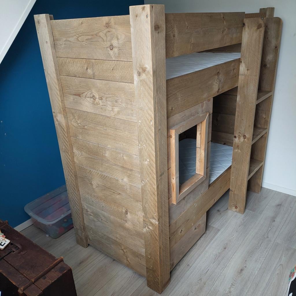Junior stapelbed / hoogslaper steigerhout met trap, Ophalen, Zo goed als nieuw, Stapelbed