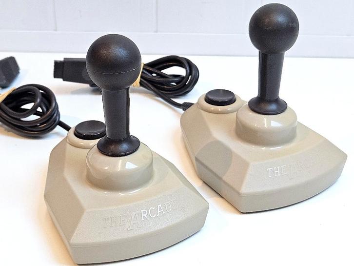 2x Commodore 64 Suzo The Arcade joysticks Beige, Computers en Software, Vintage Computers, Verzenden