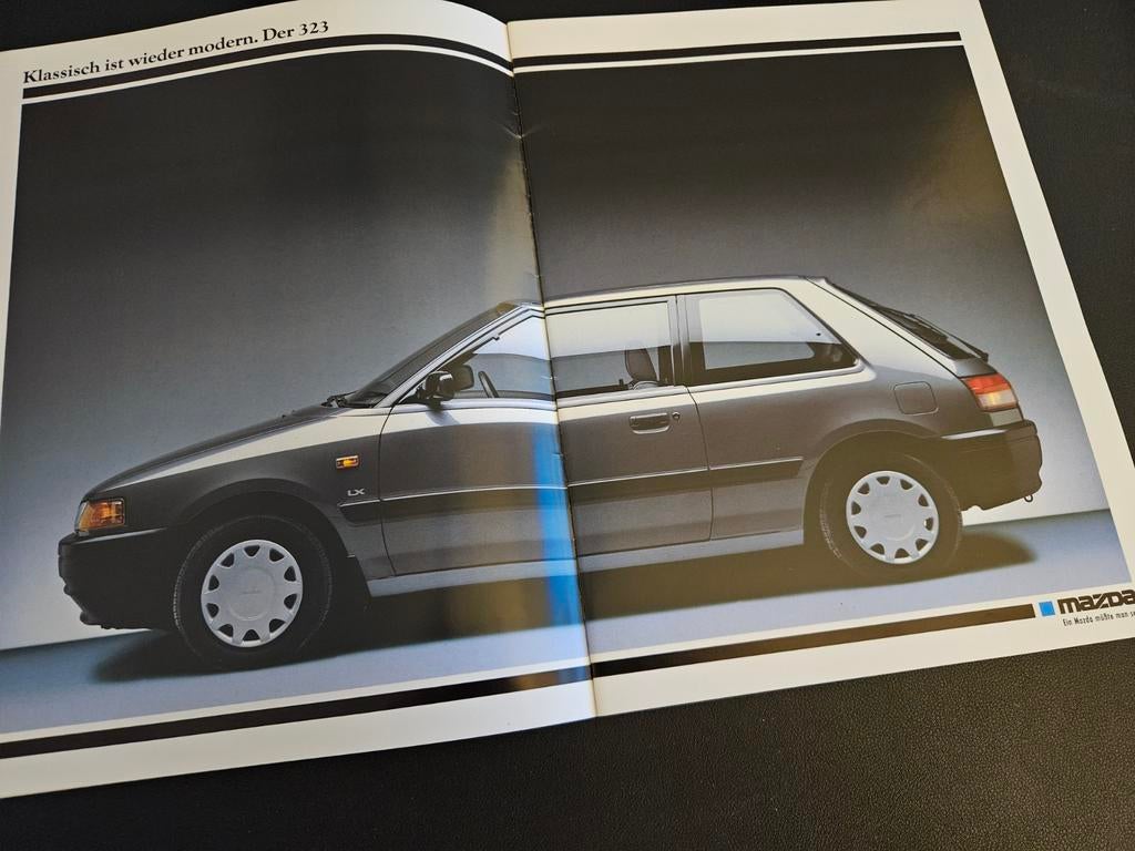 Brochure Mazda 323 1989 incl 323 F, Ophalen of Verzenden, Zo goed als nieuw, Mazda