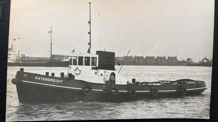 Haven sleepboot Smit KATENDRECHT Vlaardingen Millingen, Verzamelen, Scheepvaart, Zo goed als nieuw, Kaart, Foto of Prent, Ophalen of Verzenden